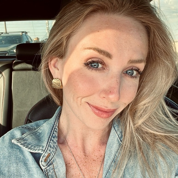 Meet your Posher, Karli - Picture 1 of 1